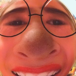 Meet your Posher, Loraina